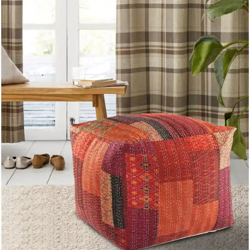 Pouf poggiapiedi quadrato rosso da 24 pollici con rivestimento in misto cotone e design moderno a patchwork