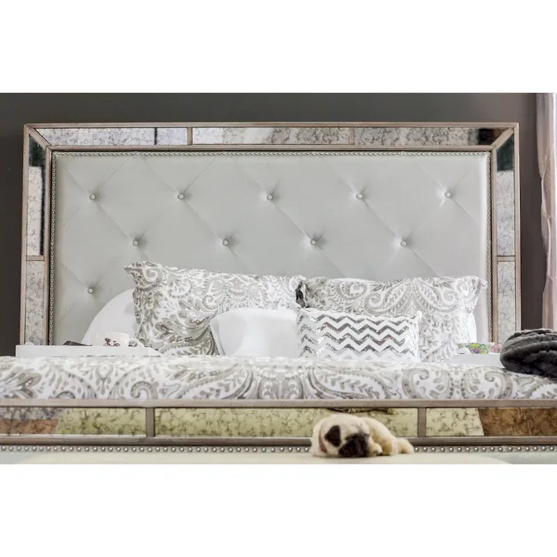 Letto a pannelli imbottiti in ecopelle dorata Gevi Modern