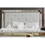 Letto a pannelli imbottiti in ecopelle dorata Gevi Modern