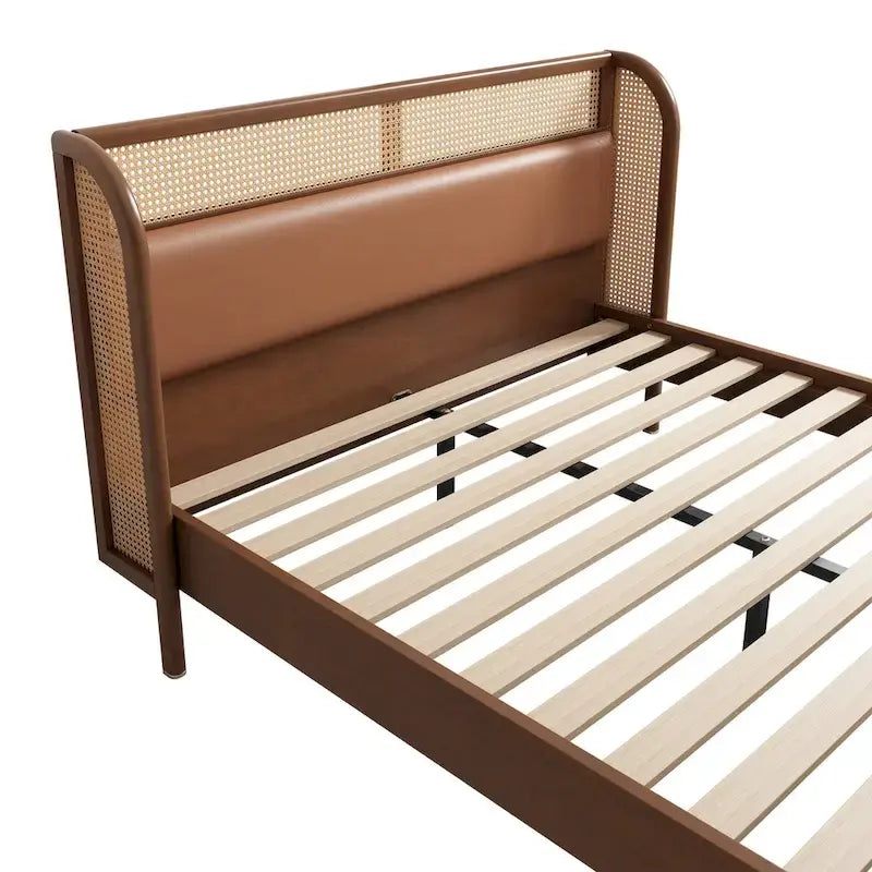 Letto Queen con piattaforma in legno e rattan moderno Cannage