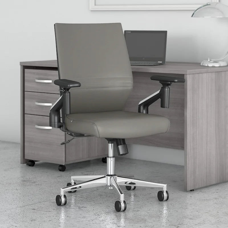 Sedia da ufficio in pelle con schienale medio